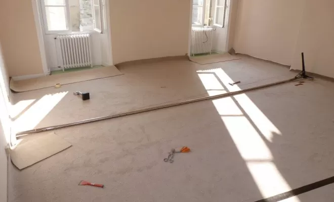Pose d'une moquette tendue sur thibaude, Saintes, Intérieur Décoration