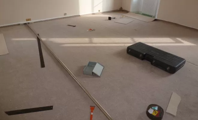 Pose d'une moquette tendue sur thibaude, Saintes, Intérieur Décoration