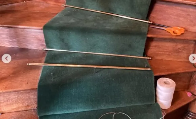 Pose d’un passage d’escalier en moquette tendue sur feutre dans une maison à Saintes : élégance et confort au quotidien, Saintes, Intérieur Décoration